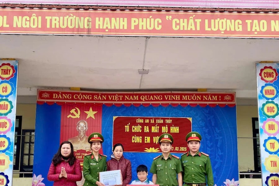 Quảng Bình: Nam sinh mồ côi được Công an xã hỗ trợ trong 5 năm 