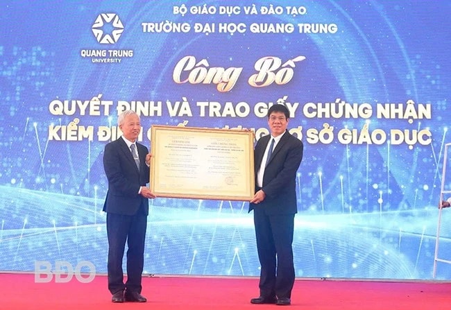 Trường ĐH Quang Trung kỷ niệm 19 năm thành lập và nhận chứng nhận kiểm định chất lượng giáo dục