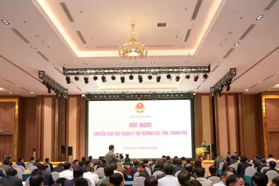 Chính thức chuyển giao lực lượng Quản lý thị trường về các địa phương