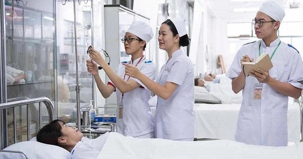 Bộ Y tế trả lời kiến nghị về nâng mức lương khởi điểm cho bác sĩ, thạc sĩ mới ra trường