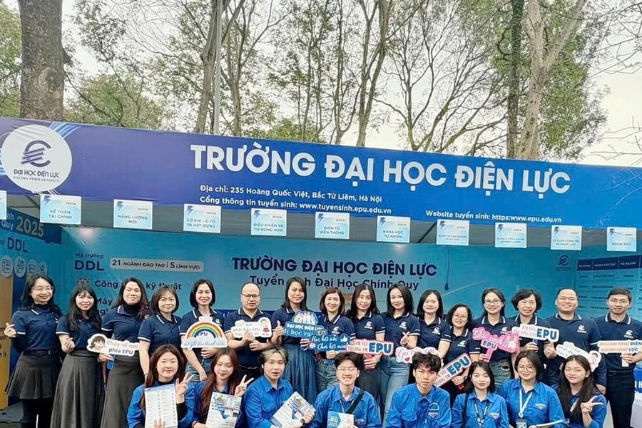 Trường Đại học Điện lực thu hút học sinh và phụ huynh tại Ngày hội tư vấn tuyển sinh