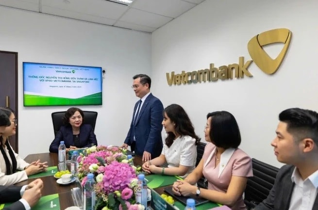 Thống đốc Ngân hàng Nhà nước Việt Nam thăm và làm việc với Văn phòng đại diện Vietcombank tại Singapore