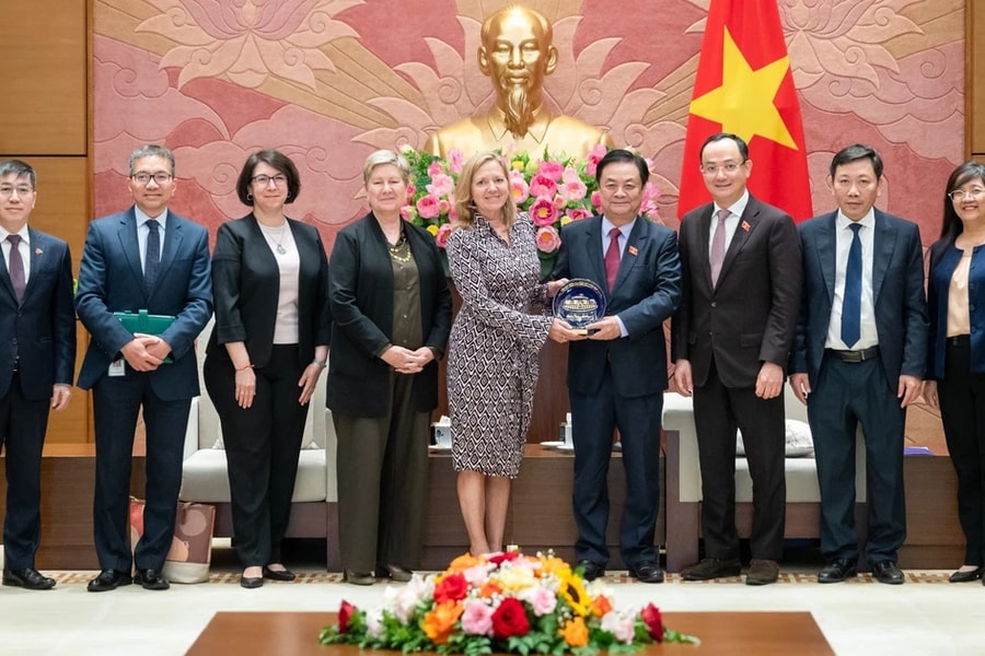 Phó Chủ tịch Quốc hội Lê Minh Hoan tiếp Giám đốc Ngân hàng Thế giới tại Việt Nam, Campuchia và Lào