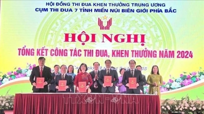 Tiếp tục đổi mới công tác thi đua, khen thưởng