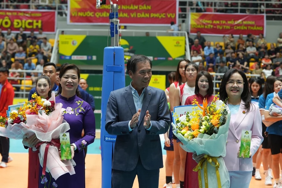 Phân Bón Cà Mau tiếp sức bóng chuyền việt nam mùa giải mới