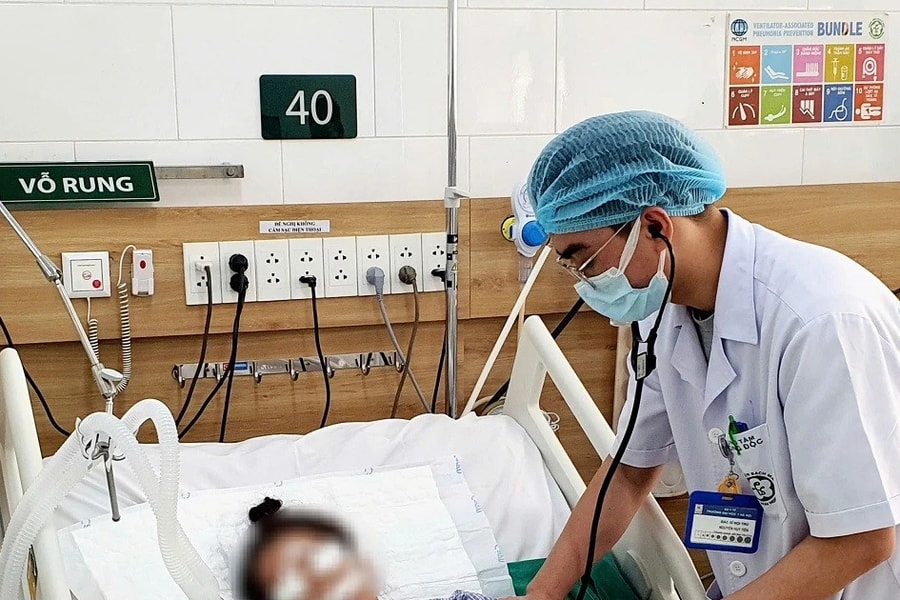 Uống nước kiềm chữa bệnh từ thầy lang trên mạng xã hội, người phụ nữ nguy kịch 