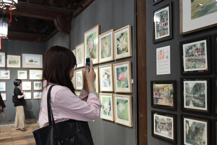 Khai mạc triển lãm tranh màu nước “đa sắc” tại Văn Miếu - Quốc Tử Giám