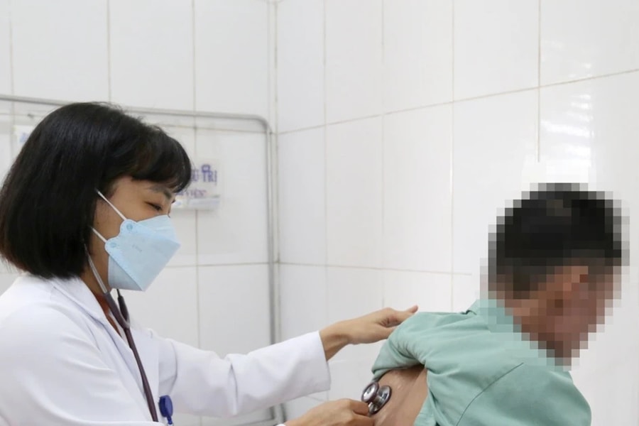 Sốt cao hơn một tháng, người đàn ông bất ngờ phát hiện nấm phổi