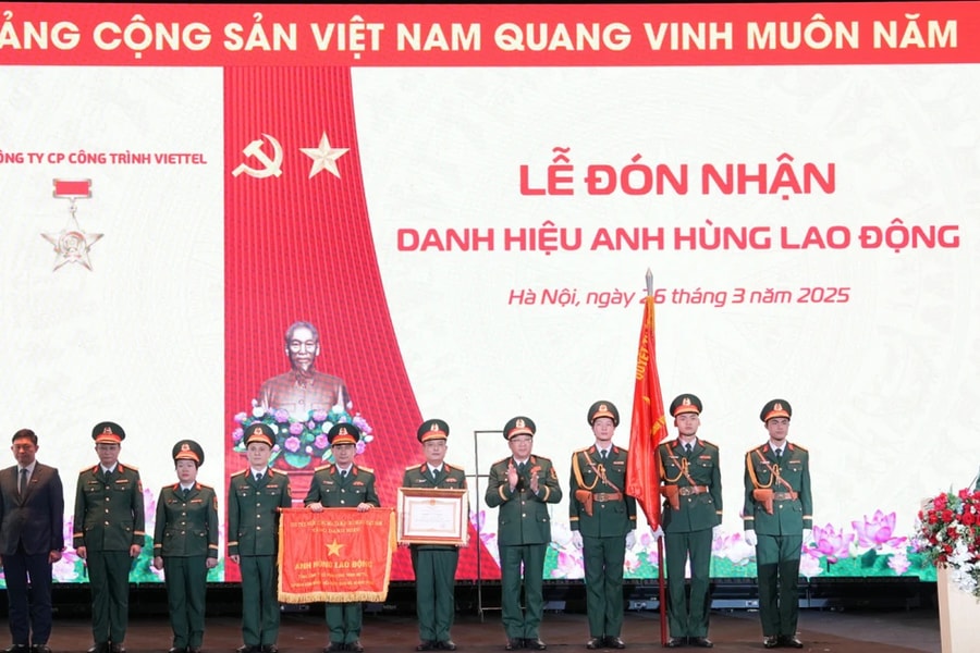 Tổng Công ty CP Công trình Viettel đón nhận danh hiệu "Anh hùng lao động"