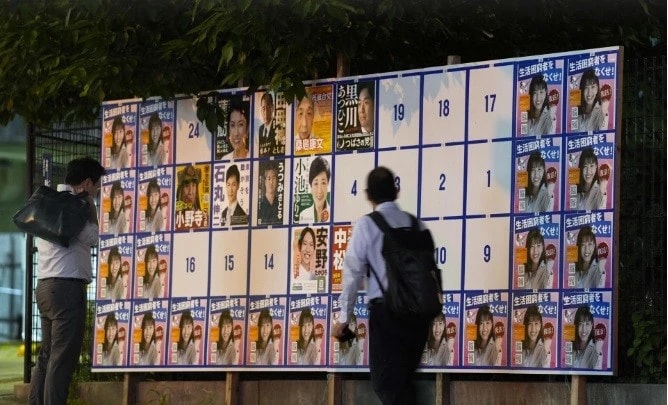 Nhật Bản ban hành luật mới chuẩn hóa sử dụng áp phích tranh cử