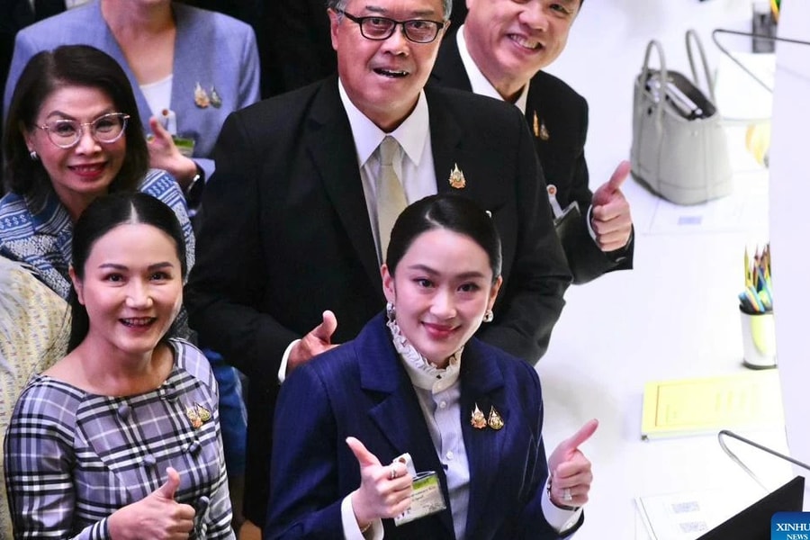 Thủ tướng Thái Lan vượt qua ải bất tín nhiệm tại Quốc hội