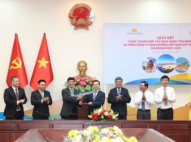 Vietnam Airlines và Bình Thuận ký kết thỏa thuận hợp tác toàn diện