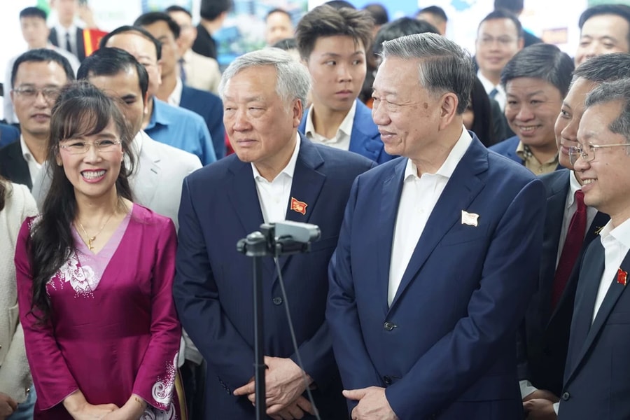 Tổng Bí thư Tô Lâm thăm Trung tâm nghiên cứu, đào tạo thiết kế vi mạch và trí tuệ nhân tạo Đà Nẵng