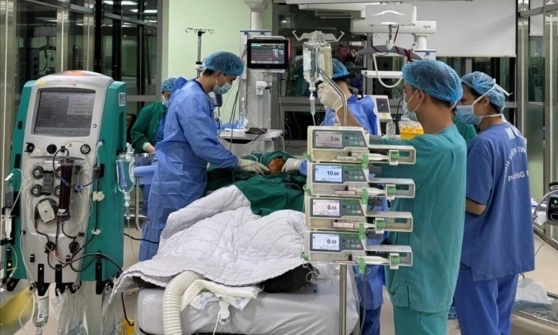 Tự chữa đau răng tại nhà, người đàn ông bị sốc nhiễm khuẩn hôn mê 