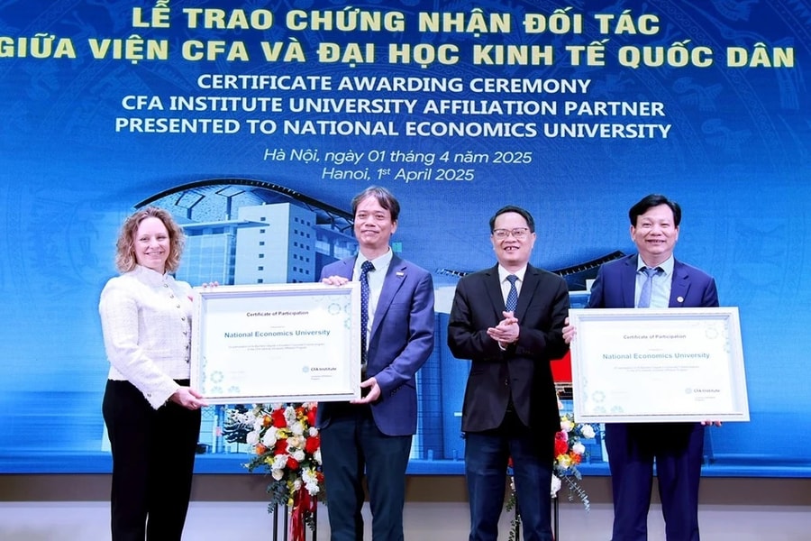 Viện CFA, Hoa Kỳ trao giấy chứng nhận đối tác cho Đại học Kinh tế Quốc dân