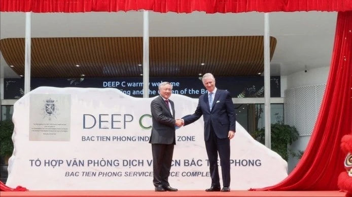 Phó Thủ tướng Thường trực Nguyễn Hòa Bình và Nhà vua Bỉ dự lễ khai trương Tổ hợp Văn phòng dịch vụ KCN Bắc Tiền Phong