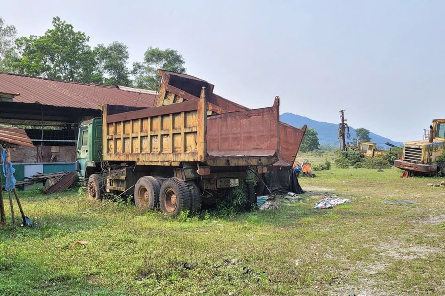 Cần sớm xử lý các thiết bị máy móc bị “bỏ quên” sau khi dừng khai thác khoáng sản