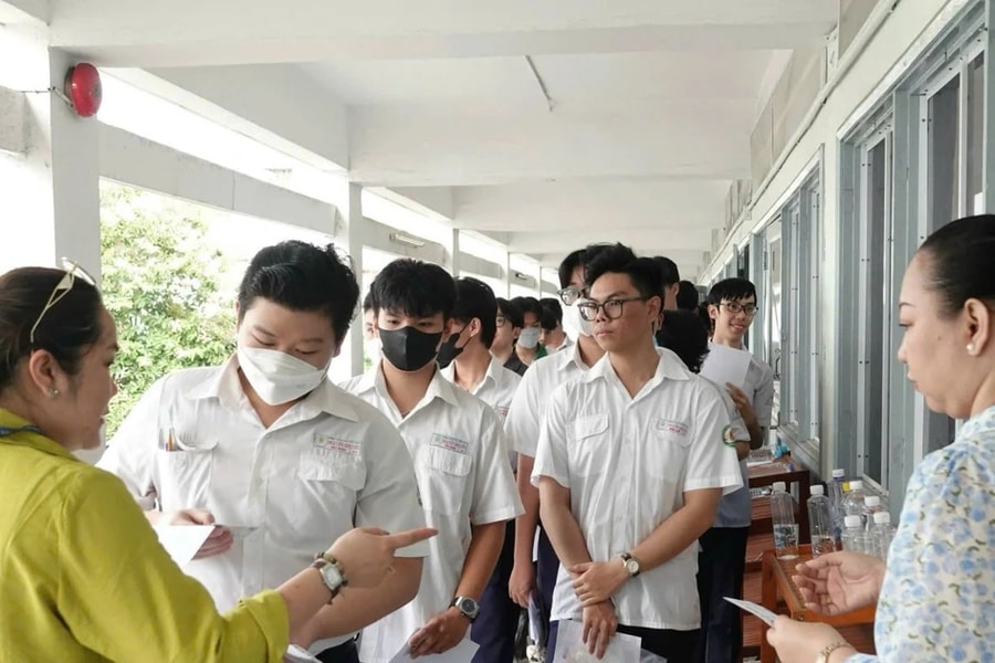 TP. Hồ Chí Minh: Hạn chế giáo viên đi nước ngoài vào tháng 6