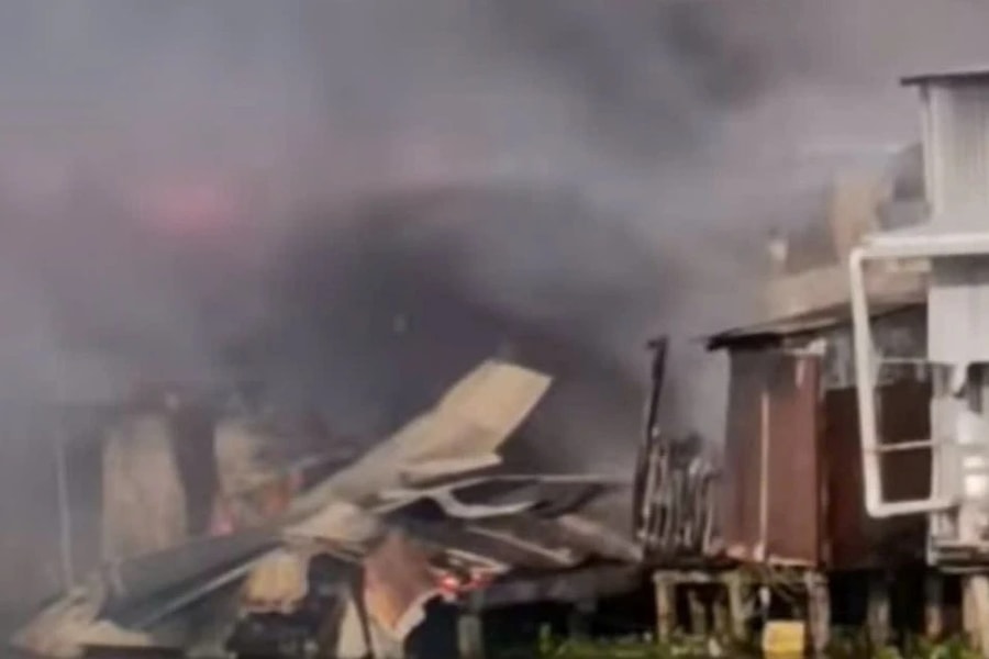 Kiên Giang: Cháy lớn thiêu rụi 6 căn nhà tạm ven sông