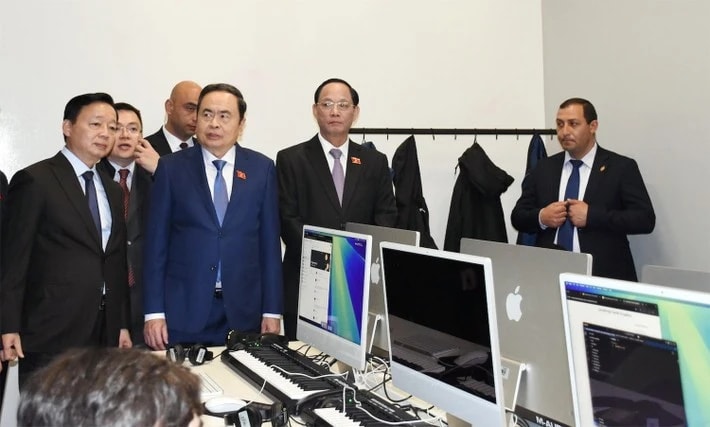 Chủ tịch Quốc hội Trần Thanh Mẫn tham quan Trung tâm Công nghệ sáng tạo TUMO, Armenia