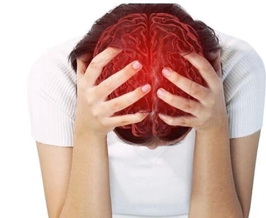 Căn bệnh viêm não khiến nữ sinh rơi vào trạng thái hoảng loạn, không nhận ra người nhà