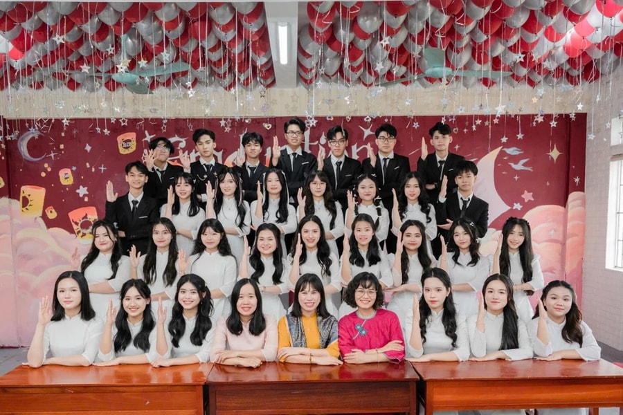 Hà Tĩnh: Một lớp học có hơn nửa học sinh có điểm SAT gần tuyệt đối và IELTS 8.0