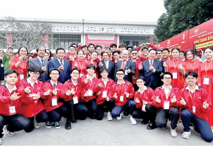 "Bình dân học vụ số" - "khai trí số" đưa dân tộc phát triển hùng cường