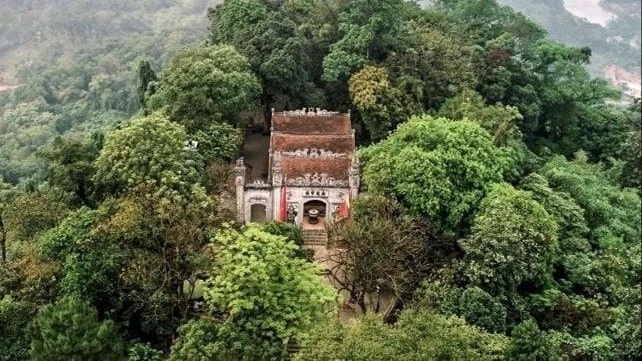 Nước non vẫn nước non nhà ngàn năm