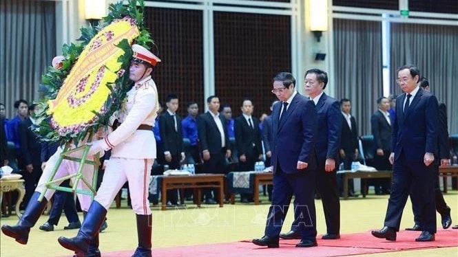 Thủ tướng Phạm Minh Chính viếng nguyên Chủ tịch Đảng Nhân dân Cách mạng Lào, nguyên Chủ tịch nước Lào Khamtay Siphandone