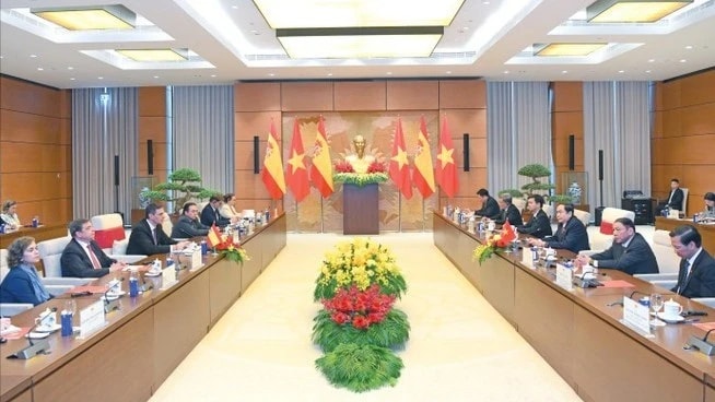 Chủ tịch Quốc hội Trần Thanh Mẫn hội kiến Thủ tướng Tây Ban Nha