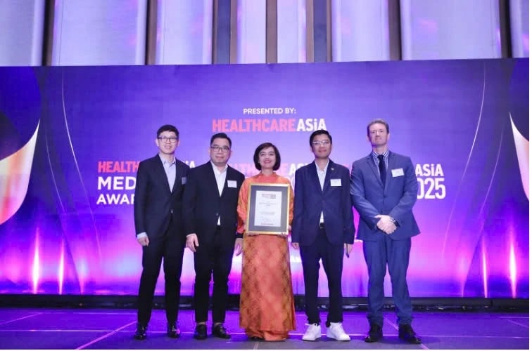 FPT Long Châu thắng giải đổi mới sáng tạo của năm tại Healthcare Asia Pharma Awards 2025