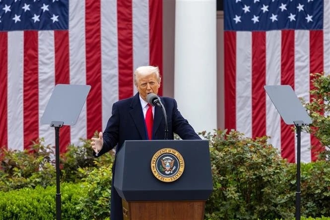 Điều gì khiến Tổng thống Donald Trump bất ngờ hoãn thuế đối ứng?