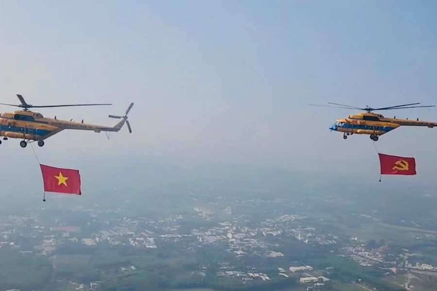 Cận cảnh trực thăng luyện tập chào mừng 50 năm Ngày Giải phóng miền Nam