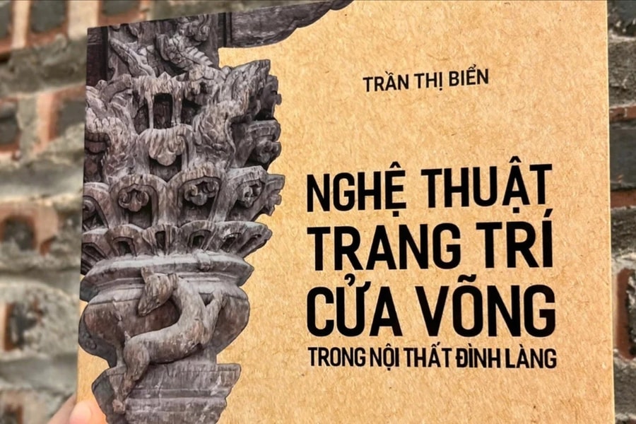Nghệ thuật trang trí cửa võng trong nội thất đình làng