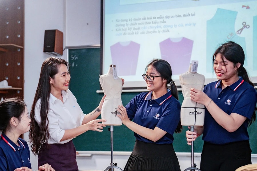 Trường Cao đẳng Long Biên ra mắt Bộ nhận diện thương hiệu mới, chiến lược đào tạo mới