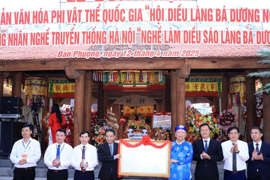 Hà Nội: Hội diều làng Bá Dương Nội đón nhận Di sản văn hóa phi vật thể quốc gia