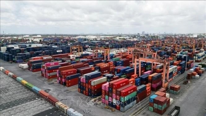 Ưu tiên thúc đẩy tăng trưởng, kiên định mục tiêu tăng trưởng từ 8% trở lên