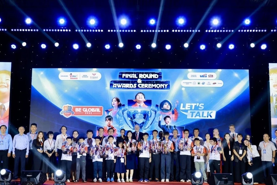 English Champion 2025: Khi học sinh Việt tự tin nói về các vấn đề xã hội bằng tiếng Anh