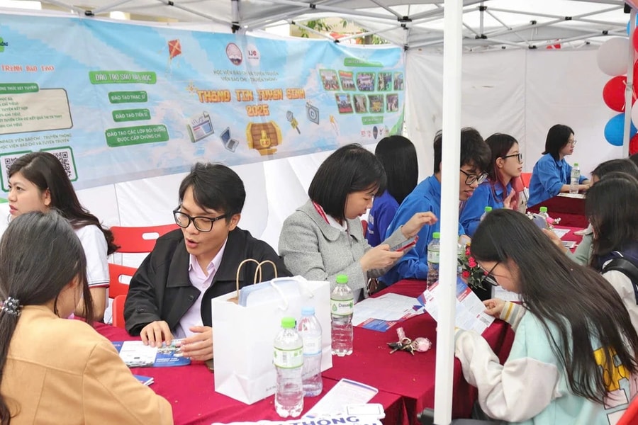 Học viện Báo chí và Tuyên truyền tổ chức Ngày hội tư vấn Tuyển sinh - Hướng nghiệp - Việc làm 2025