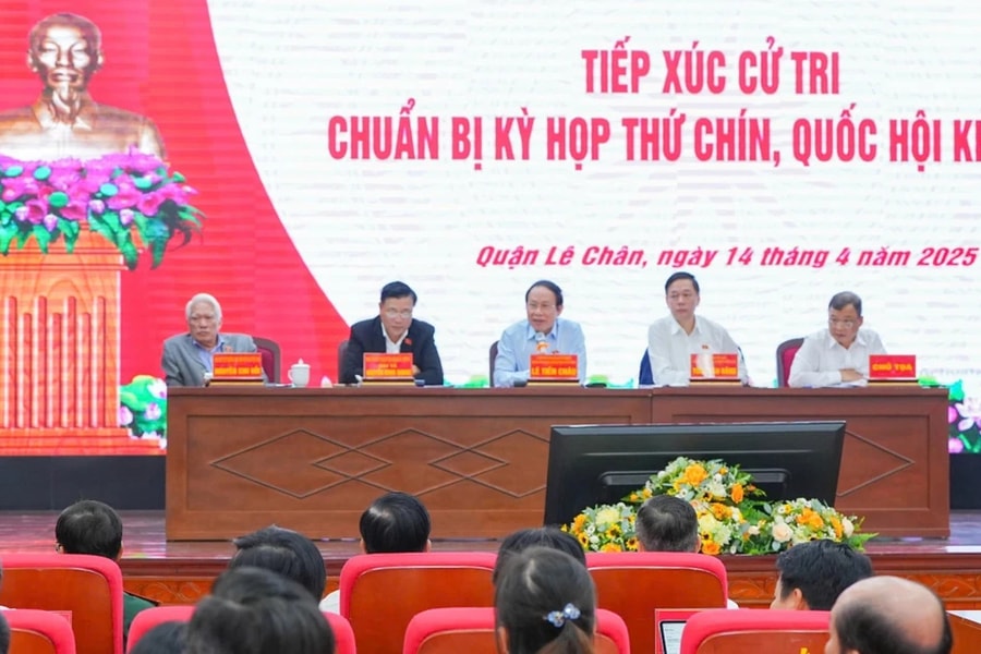 Lấy người dân, doanh nghiệp làm trung tâm