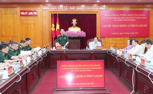 Bộ trưởng Bộ Quốc phòng Phan Văn Giang làm việc với Ban Thường vụ Tỉnh ủy Lạng Sơn