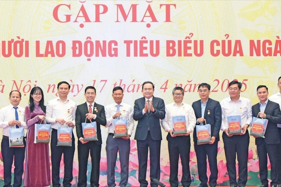 Chủ tịch Quốc hội Trần Thanh Mẫn gặp mặt gương điển hình tiêu biểu ngành Dầu khí