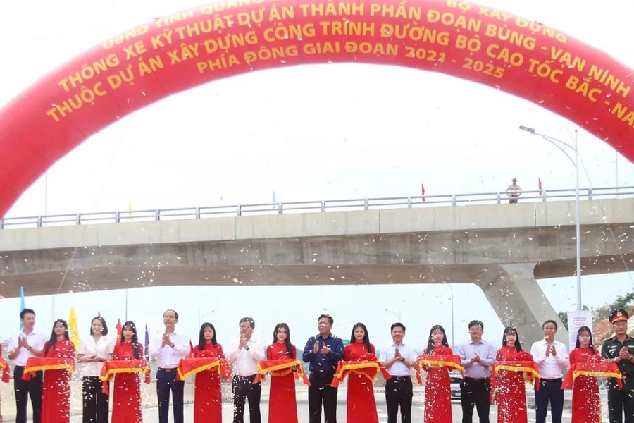Thông xe cao tốc Bùng - Vạn Ninh qua tỉnh Quảng Bình