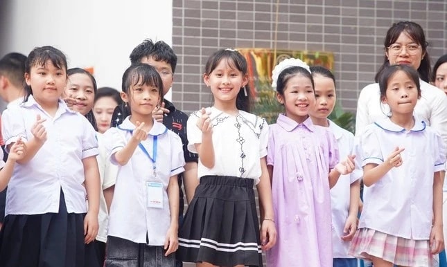 Trao giải Nhất cho 5 học sinh xuất sắc tại cuộc thi Chữ đẹp Việt lần 2