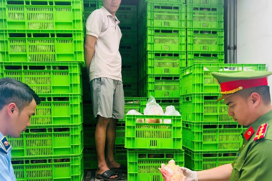 Ngăn chặn kịp thời gần 20 tấn thực phẩm bẩn sắp đưa đến các quán ăn