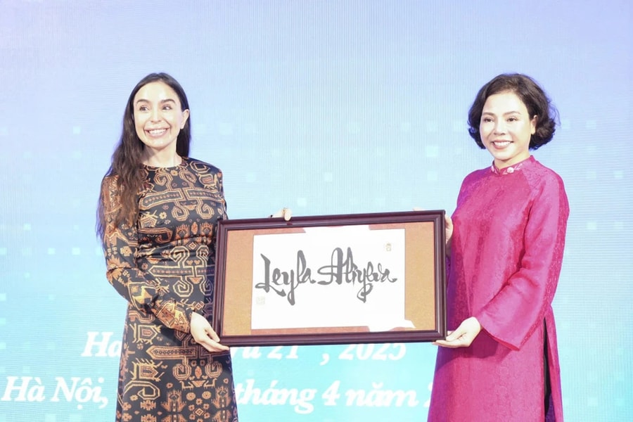 Đoàn đại biểu Cộng hoà Azerbaijan thăm Trường Cao đẳng Thương mại và Du lịch Hà Nội