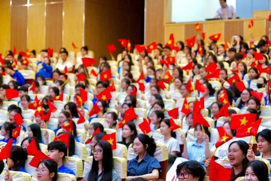  “Tiếp lửa truyền thống – Sáng mãi niềm tin thống nhất” nơi tuổi trẻ Trường Đại học Sư phạm Hà Nội