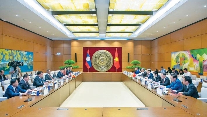 Phó Chủ tịch Quốc hội, Thượng tướng Trần Quang Phương hội đàm với Phó Chủ tịch Quốc hội Lào Suvon Luongbunmi