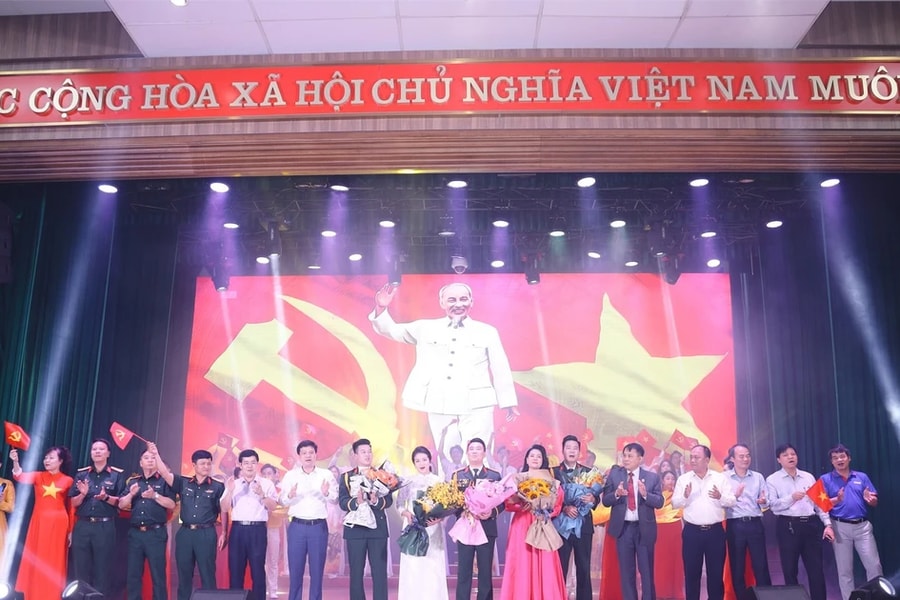 “Tổ quốc tôi chưa đẹp thế bao giờ” – Khúc tráng ca thiêng liêng, xúc động tại Đại học Công nghiệp Hà Nội 