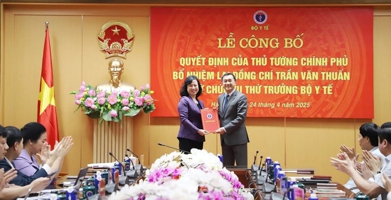 Bổ nhiệm lại Thứ trưởng Bộ Y tế Trần Văn Thuấn